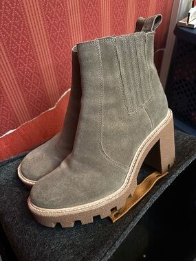 Suede Chunky Heel Chelsea Boot - Army Green
